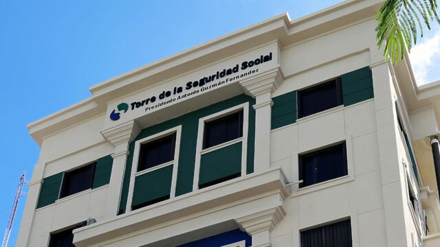 Seguros médicos cubrirán gigantomastia y medicamentos contra VIH, hepatitis B y tuberculosis