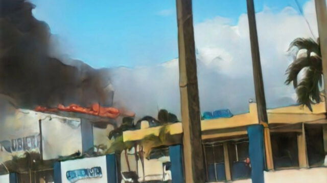 Fuerte incendio consume instalaciones de Rubiera Refricentro en la Autopista 6 de Noviembre