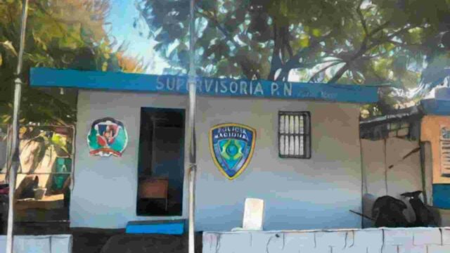 Defensa Pública denuncia que niñas detenidas en Santiago son encerradas con adultas y sufren abusos de agentes