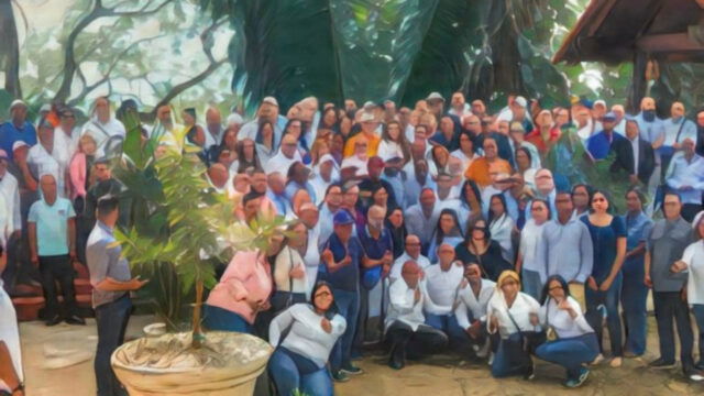 Carolina Mejía consolida precandidatura presidencial con respaldo masivo en Santiago.