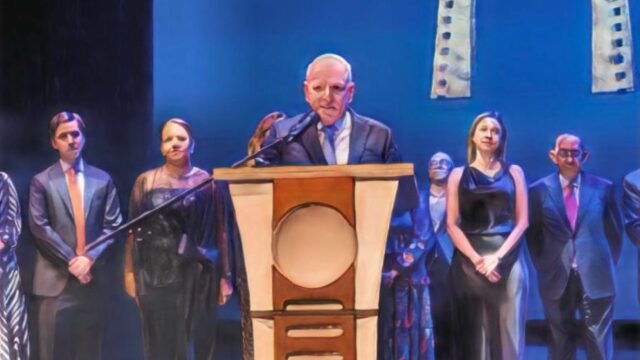 Robert Carrady recibe el Premio Carrau por su trayectoria en el Festival de Cine Global