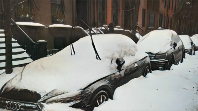 Nueva York bajo hielo: Miles de vehículos quedan atrapados mientras se acerca una «bomba ciclónica»