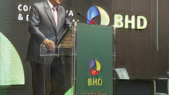 BHD blinda el turismo: Financia US$600 millones en proyectos y lidera el debate en FITUR 2026.