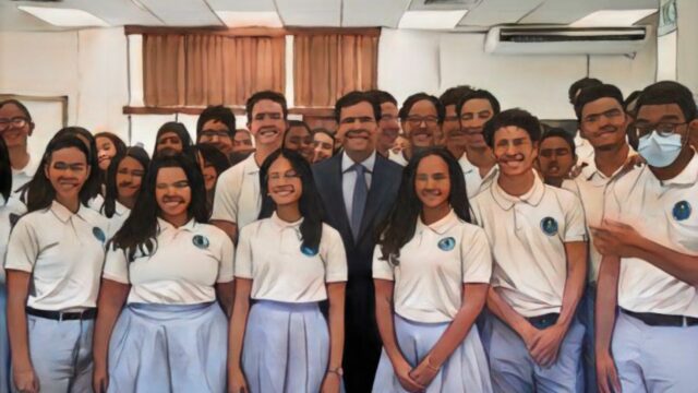 Roberto Ángel Salcedo lleva «El Poder de las Buenas Palabras» a los centros educativos.