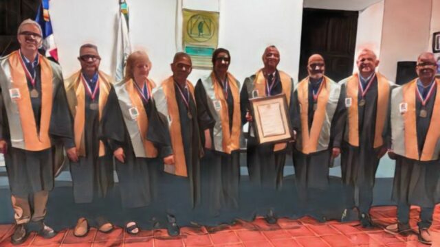 José María Paz Gago ingresa a la Academia de Ciencias y revela la verdadera autoría de «Por amor»