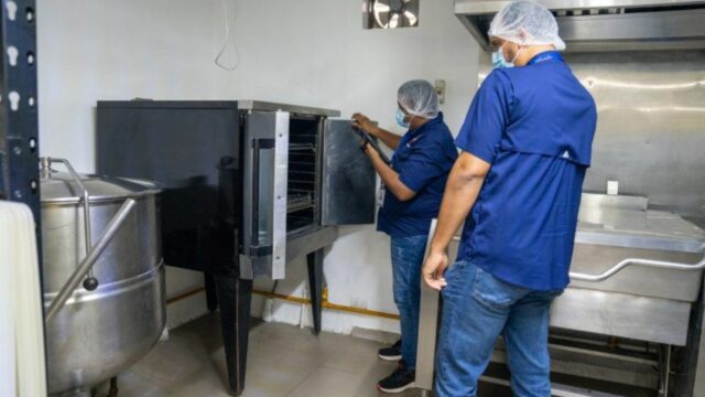 INABIE implementa cámaras corporales y GPS para vigilar licitaciones de almuerzo escolar