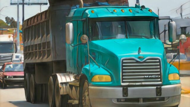 Carril izquierdo prohibido: INTRANT impondrá multas de RD$10,000 a camiones que bloqueen el paso.