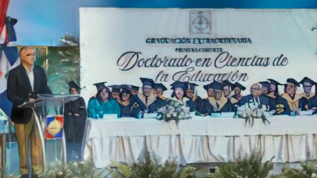 «El docente es el factor decisivo para transformar la educación»