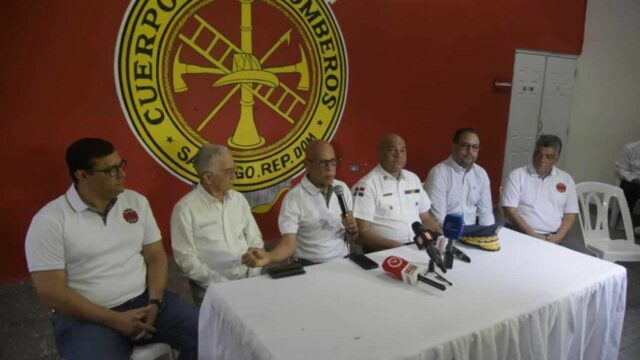 Falla geológica y corrosión frenan la nueva estación de bomberos de Santiago: Inyectarán cemento para salvar la obra