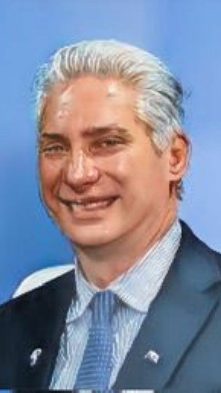 Cuba y EE. UU. exploran canales de diálogo: Un cambio de estrategia.