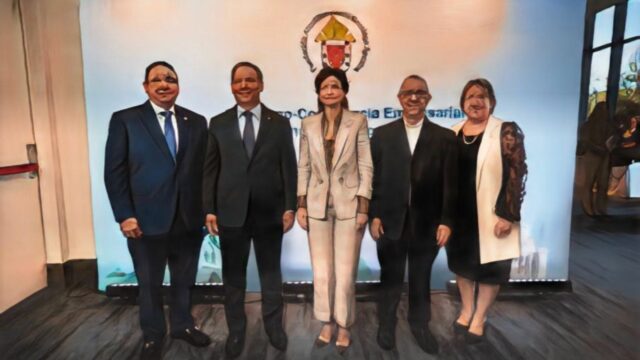 Raquel Peña asiste a conferencia de FASA.