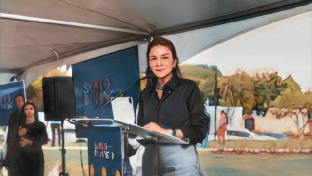 Carolina Mejía inaugura el parque Los Caminos en Arryo Hondo