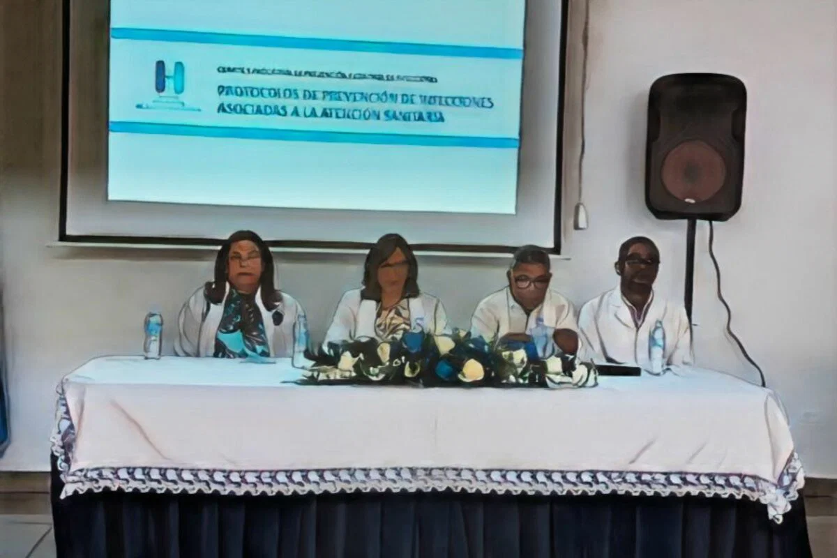 Hospital Robert Reid Cabral lanza protocolo científico pionero para erradicar infecciones en áreas infantiles críticas Hospital Robert Reid Cabral lanza protocolo científico pionero para erradicar infecciones en áreas infantiles críticas
