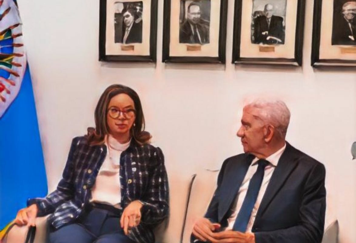 Ricardo de los Santos y el secretario general de la OEA acuerdan estrategia legislativa regional contra drogas sintéticas.