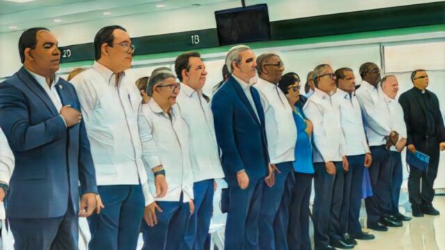 La OGTIC digitaliza la UASD: implementará la firma digital FirmaGOB para emitir 800,000 documentos académicos al año.