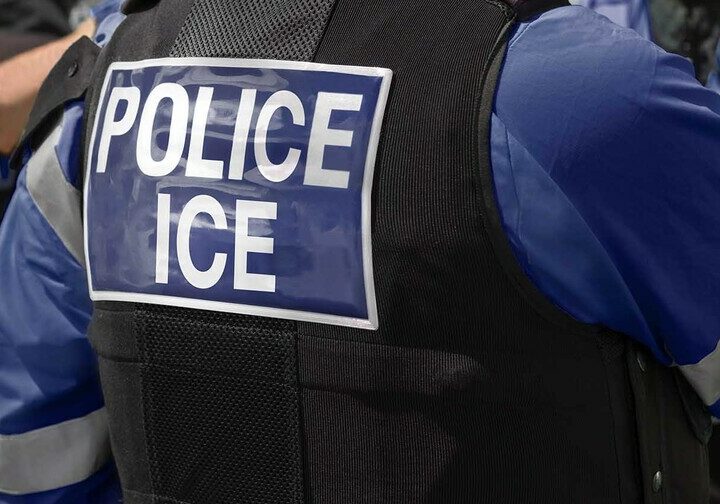Nueva York prohíbe a ICE operar en escuelas e iglesias sin orden judicial y veta el uso de máscaras a sus agentes