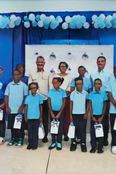 INABIE mejora la salud visual de 81 estudiantes de Samaná con la entrega de lentes correctivos