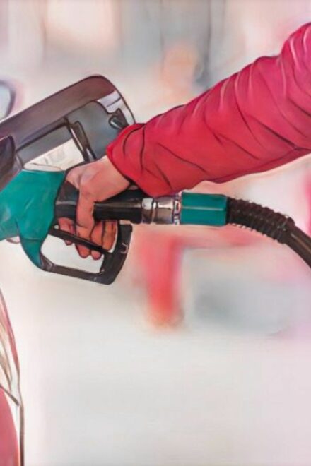 Gobierno dominicano anuncia aumentos en los combustibles y promete congelar los precios si el petróleo no supera los 95 dólares