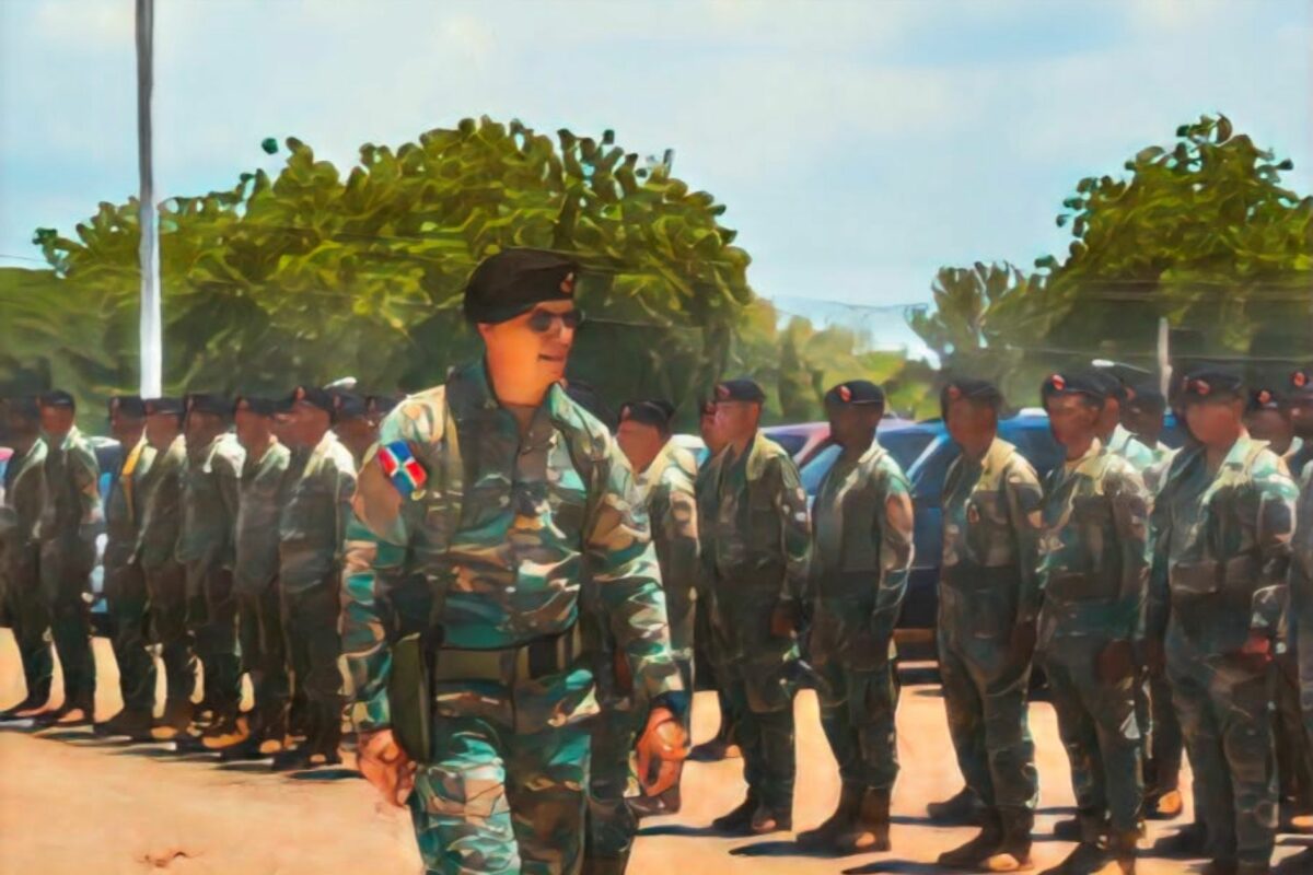 Comandante del Ejército supervisa unidades militares en la Carretera Internacional y la frontera norte Comandante del Ejército supervisa unidades militares en la Carretera Internacional y la frontera norte