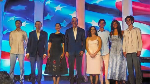 La Embajada de los EE. UU. en Santo Domingo conmemora el «Semisesquicentenario» de su Independencia junto a la alta plana del Estado dominicano.