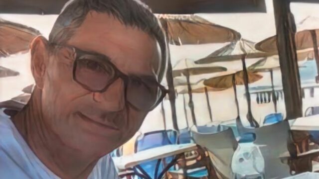 Pánico en pleno vuelo: Mujer evita que su esposo sea succionado tras desprenderse ventanilla de un avión