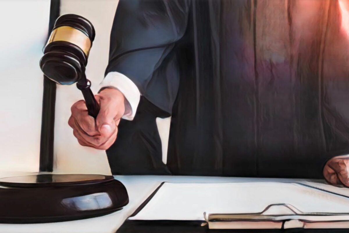 Tribunal de Santiago condena a 20 años de prisión a una madre por tortura y abuso contra sus hijos menores