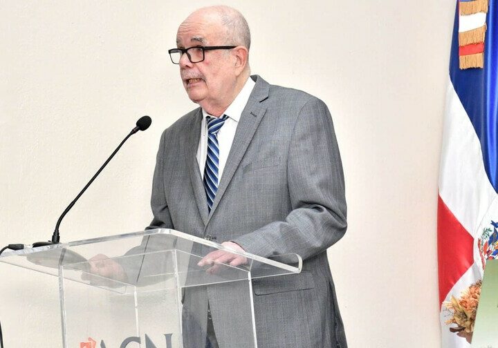 Roberto Cassá tilda de «temerarias» las críticas de la ADP sobre los libros de historia y niega que promuevan la desnacionalización