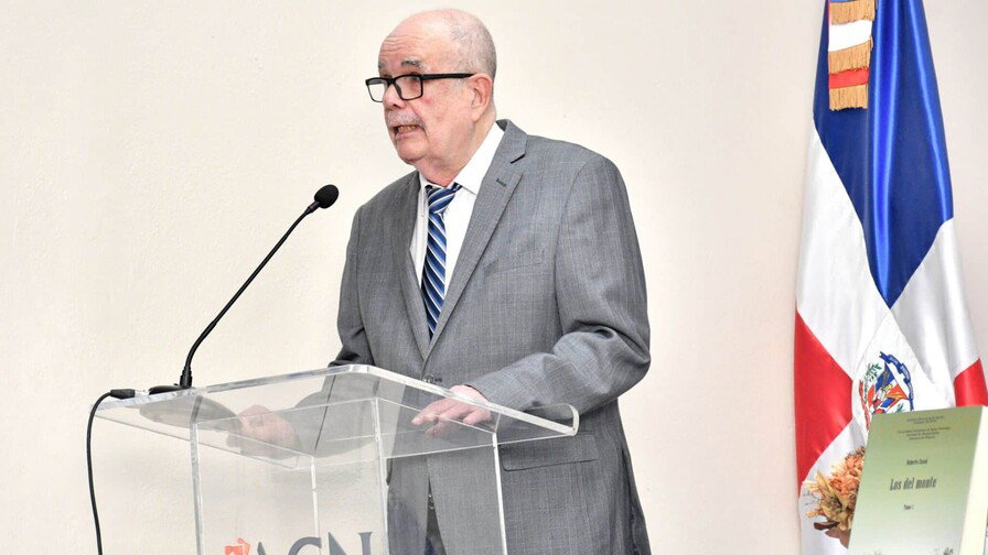 Roberto Cassá tilda de «temerarias» las críticas de la ADP sobre los libros de historia y niega que promuevan la desnacionalización