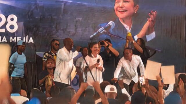 Carolina Mejía juramenta nuevos dirigentes del PRM en Bahoruco con miras a los comicios de 2028