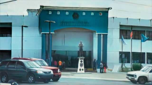Prisión preventiva para inspector de Migración por facilitar salidas irregulares en el AILA