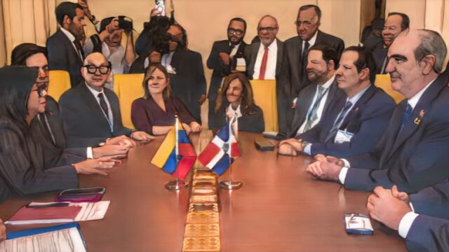 Abinader y Delcy Rodríguez abordan cooperación energética, reapertura consular y turismo durante reunión bilateral en Roma